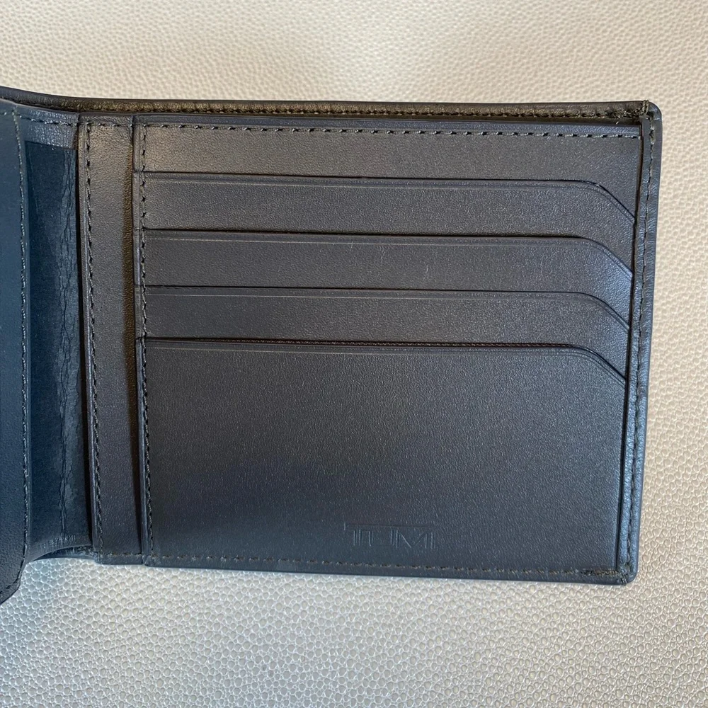 Tumi Nassau Global Double Billfold Wallet Grey Textured Leather NEW